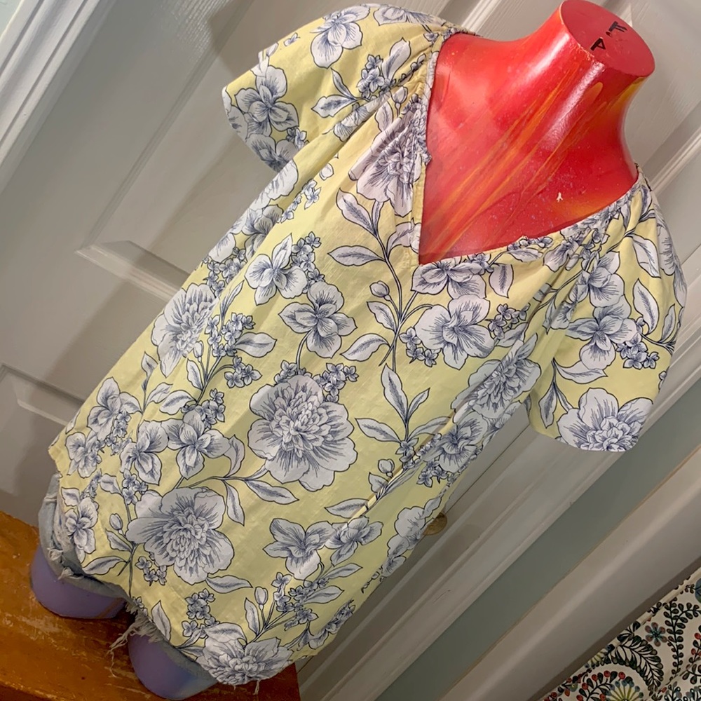 ST. JOHN’S BAY Floral Yellow Top